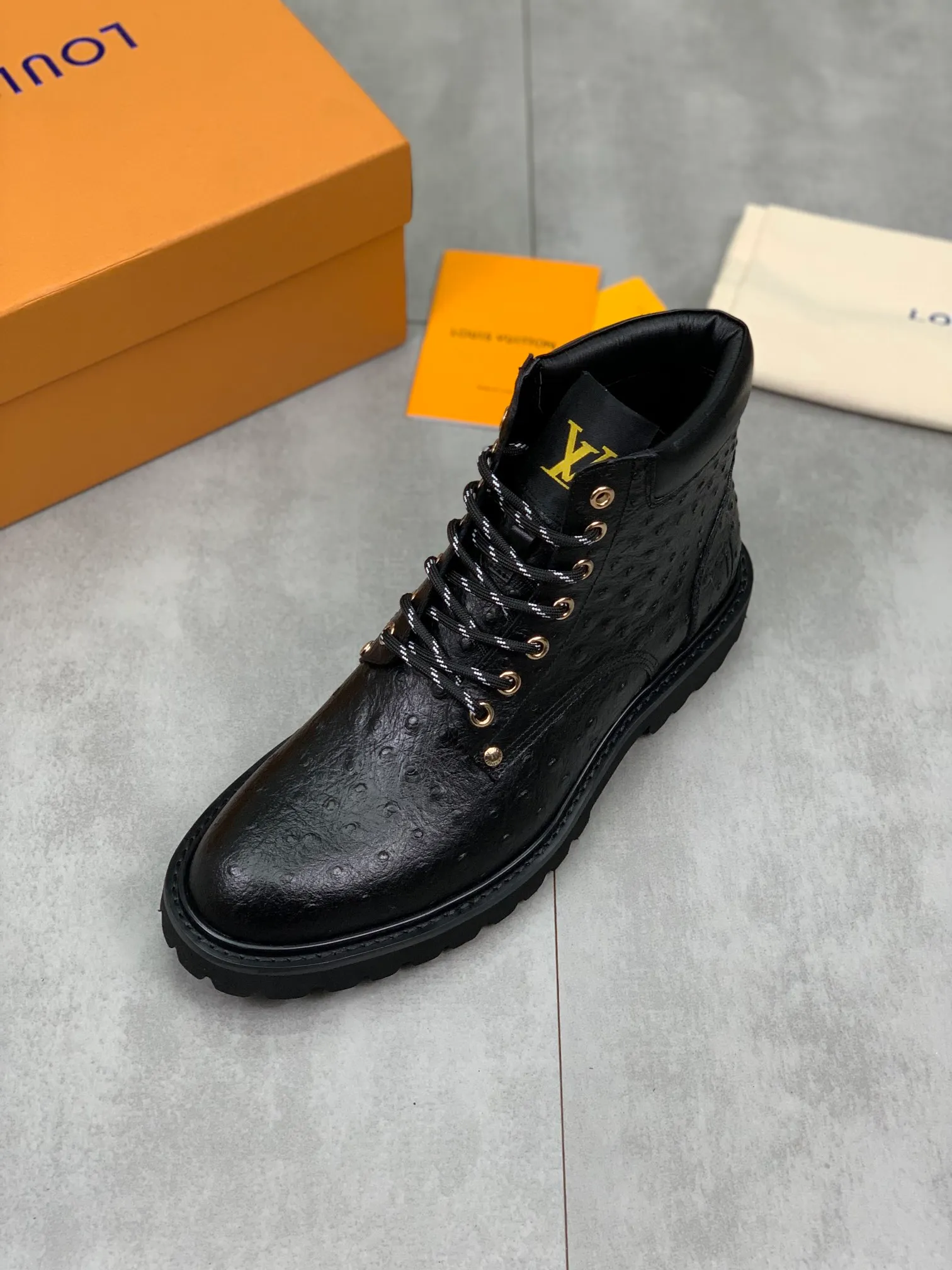 Men's men's shoes 💰P620💰【New】🆘Water-dyed cow lining LV Louis Vuitton business high-top leather shoes, made of original imported Italian 🇮🇹 calfskin, full cowhide lining, carefully handmade by professional shoemakers, the original version is specially designed for wear-resistant outsole. Standard code 38-44 3⃣️color🉑️choice
